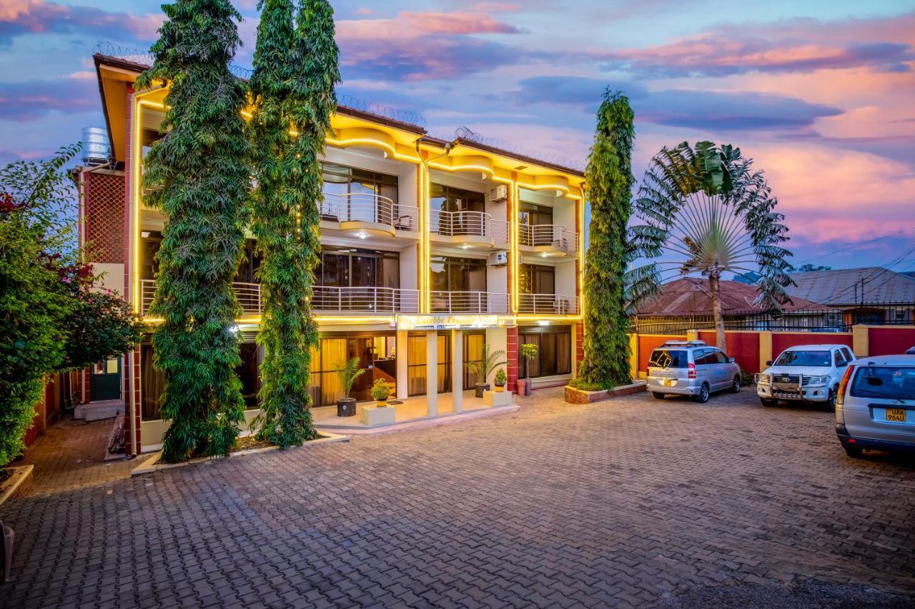 Entebbe Traveller'S Hotel Exterior photo