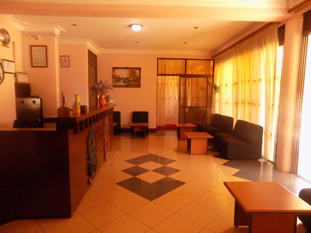 Entebbe Traveller'S Hotel Exterior photo