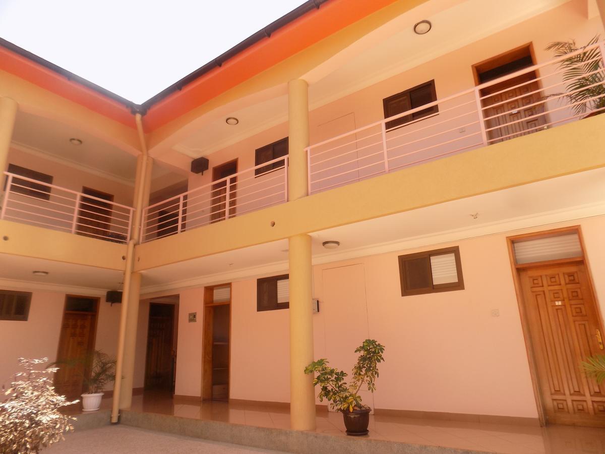 Entebbe Traveller'S Hotel Exterior photo