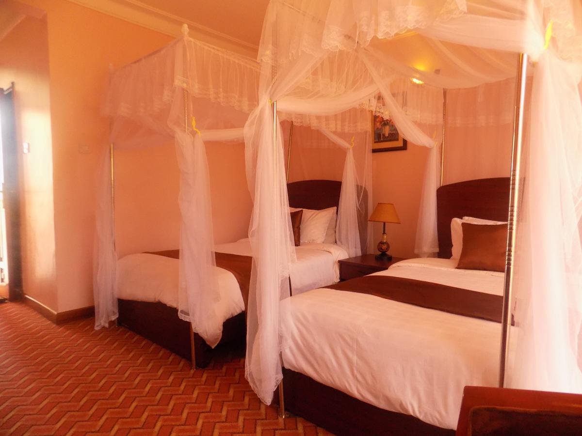 Entebbe Traveller'S Hotel Exterior photo
