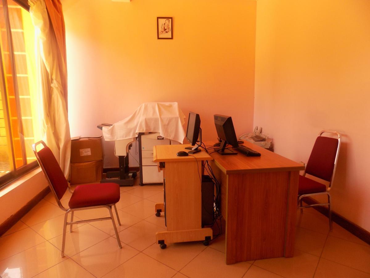 Entebbe Traveller'S Hotel Exterior photo